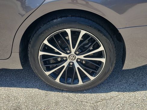 Used 2020 Toyota Camry SE FWD image 5