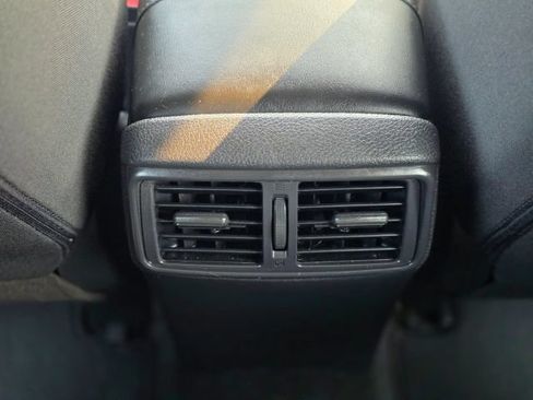 Used 2020 Nissan Rogue SV FWD image 25