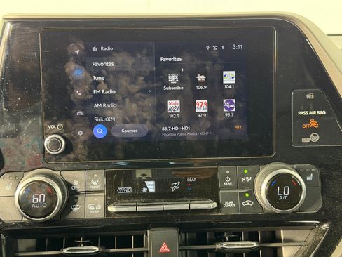 Used 2023 Toyota Highlander XLE image 33