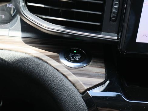 Used 2021 Ford Explorer Limited w/ Equipment Group 301A image 17