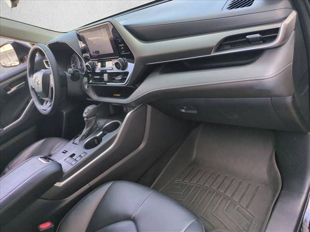 Used 2024 Toyota Highlander XLE FWD image 22