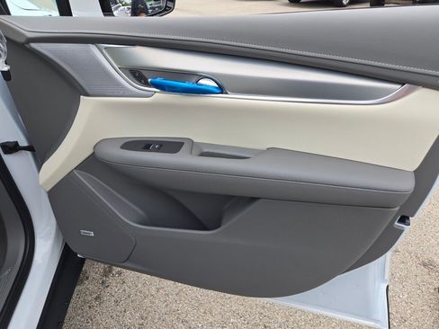 New 2025 Cadillac XT5 Premium Luxury image 6