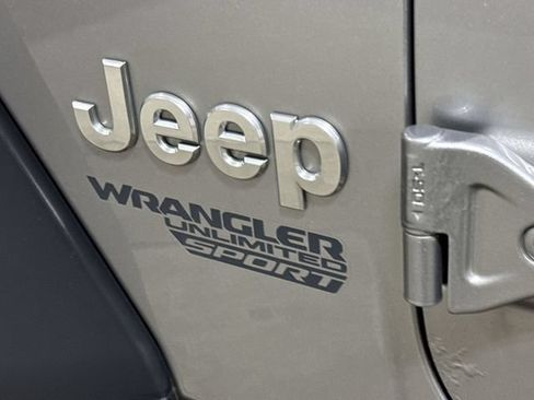 Used 2018 Jeep Wrangler Unlimited Sport S AWD/4WD image 25