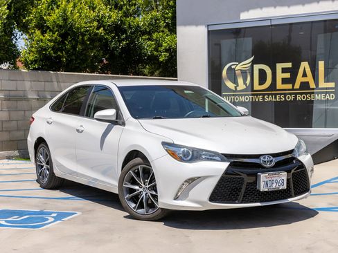 Used 2015 Toyota Camry XSE FWD image 2