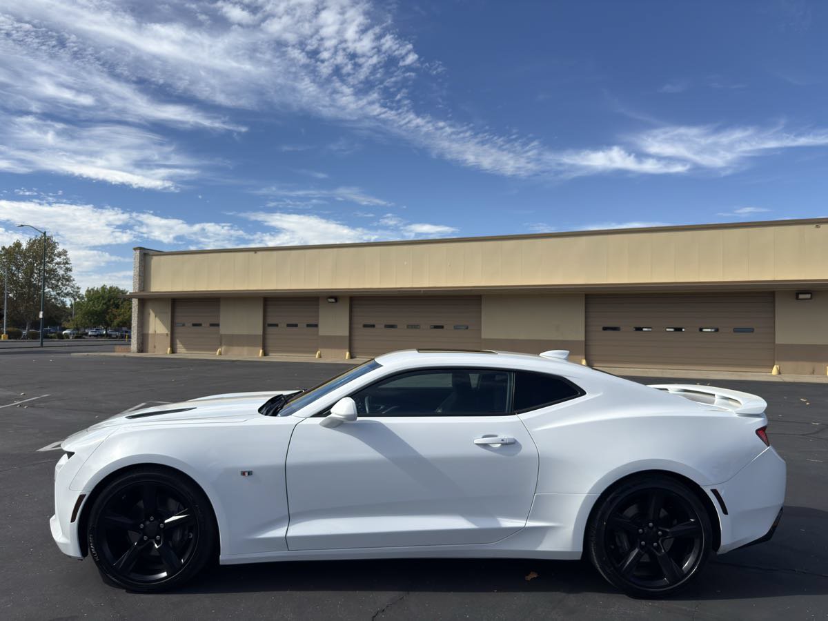 Used 2018 Chevrolet Camaro SS RWD image 4