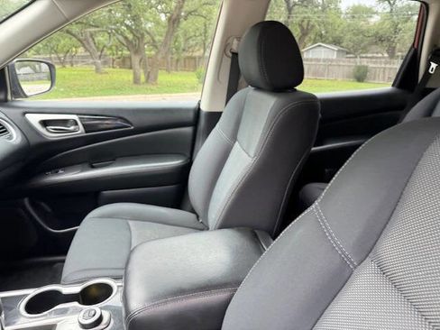 Used 2018 Nissan Pathfinder SV image 38
