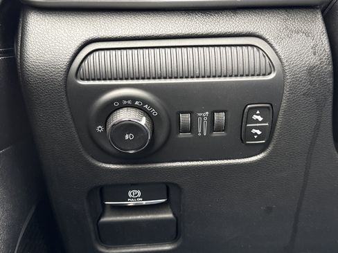 Used 2024 Jeep Wagoneer L Series II w/ Flexible Seating Group AWD/4WD image 28