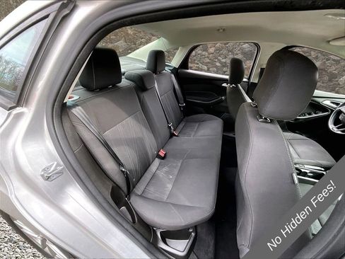 Used 2016 Ford Focus SE FWD image 25