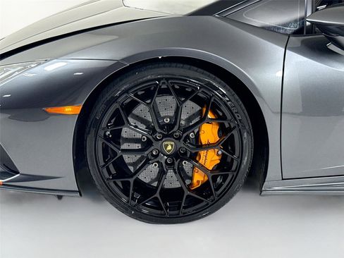 Used 2020 Lamborghini Huracan EVO image 33