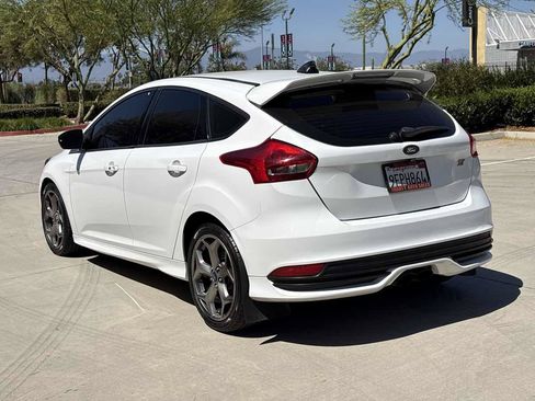 Used 2018 Ford Focus ST FWD image 5