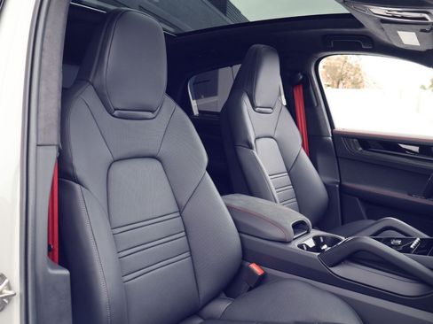 New 2026 Porsche Cayenne GTS AWD/4WD image 24