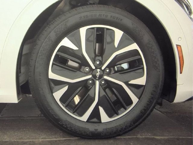 Used 2024 Kia EV6 GT-Line RWD image 10