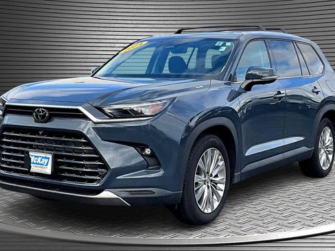 Used 2024 Toyota Grand Highlander XLE image 3