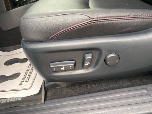 Used 2018 Toyota 4Runner TRD Off-Road Premium AWD/4WD image 16