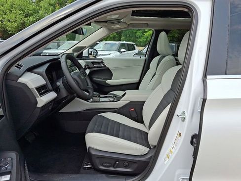 New 2025 Mitsubishi Outlander SE image 11