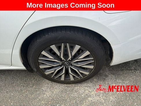 Used 2023 Nissan Altima 2.5 SV image 3