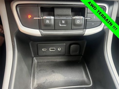 Used 2023 GMC Terrain SLE w/ Driver Convenience Package image 22