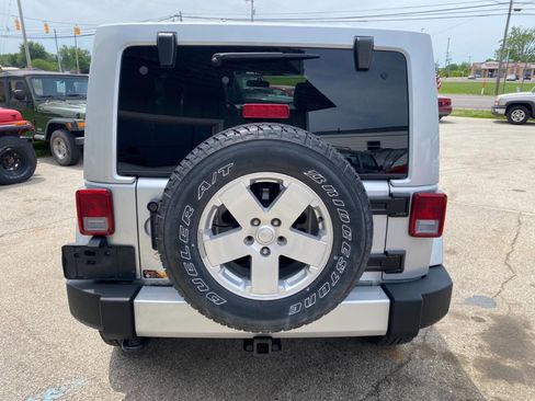 Used 2012 Jeep Wrangler Unlimited Sahara w/ Dual Top Group AWD/4WD image 8
