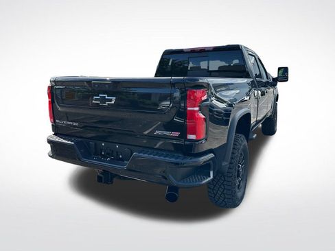 Used 2024 Chevrolet Silverado 2500 ZR2 w/ Technology Package AWD/4WD image 6
