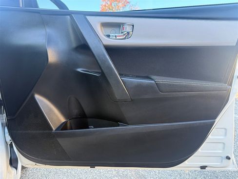 Used 2019 Toyota Corolla LE image 27