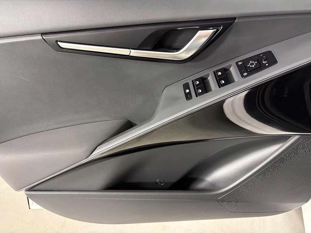 New 2026 Kia Niro EX FWD image 19