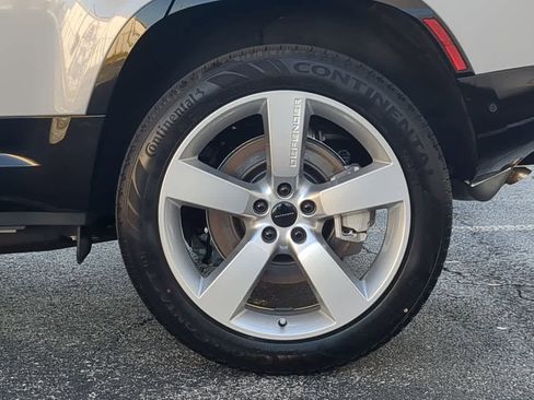 New 2026 Land Rover Defender 110 X-Dynamic SE image 14