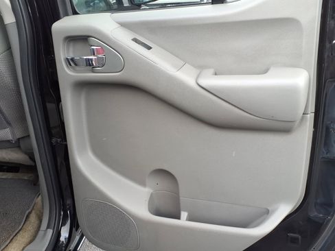 Used 2015 Nissan Frontier SV w/ SV Value Truck Package RWD image 14