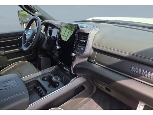 New 2026 RAM 2500 Laramie AWD/4WD image 17