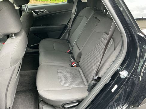 Used 2025 Kia Sportage LX FWD image 33