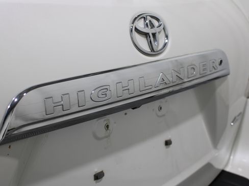 Used 2012 Toyota Highlander SE w/ Tech Pkg AWD/4WD image 26
