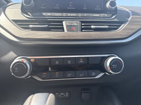Used 2025 Nissan Altima 2.5 SV FWD image 23