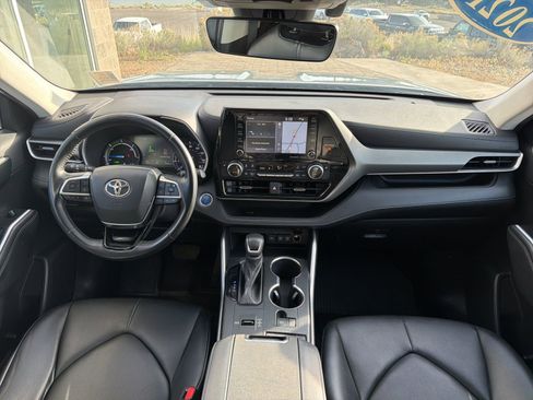 Used 2021 Toyota Highlander XLE AWD/4WD image 8