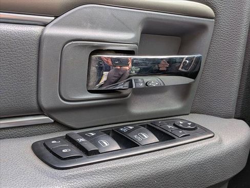 Used 2017 RAM 3500 SLT w/ SLT Plus D￩cor Group image 3