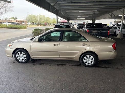 Used 2004 Toyota Camry LE image 11