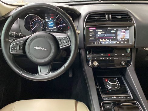 Used 2020 Jaguar F-PACE Premium AWD/4WD image 18