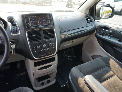 Used 2018 Dodge Grand Caravan SE w/ UConnect Hands-Free Group FWD image 20