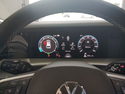 New 2026 Volkswagen Tiguan SE AWD/4WD image 9