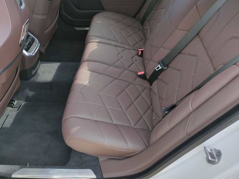 Used 2024 BMW i7 xDrive60 image 20