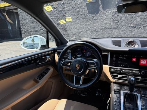 Used 2020 Porsche Macan AWD/4WD image 16