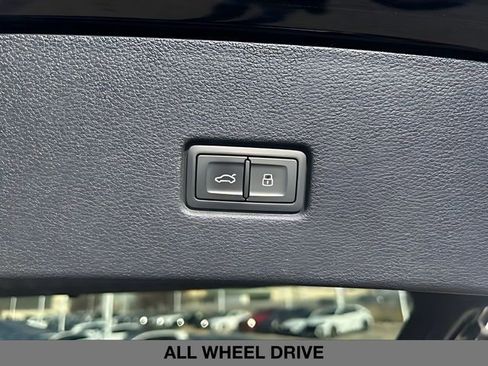 Used 2019 Audi Q8 Prestige AWD/4WD image 14