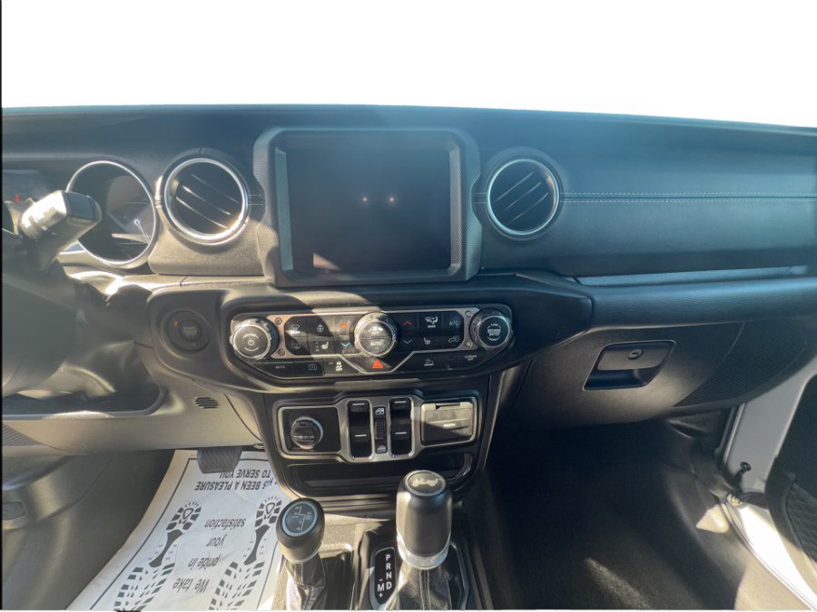 Used 2023 Jeep Wrangler Unlimited Sahara w/ Cold Weather Group AWD/4WD image 22