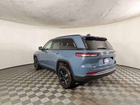 New 2026 Jeep Grand Cherokee Limited w/ Limited Altitude Package AWD/4WD image 4