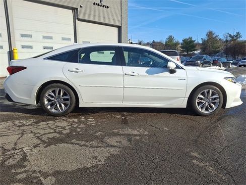 Used 2019 Toyota Avalon XLE image 7