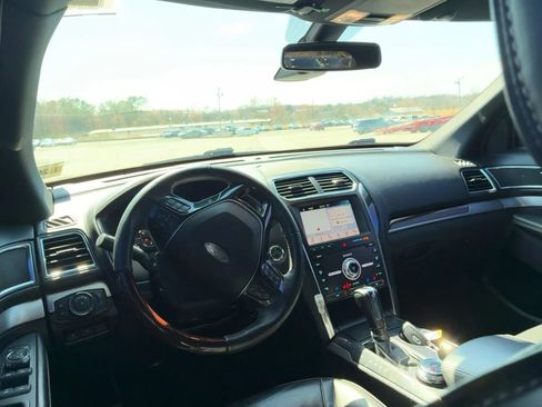 Used 2019 Ford Explorer Platinum image 5