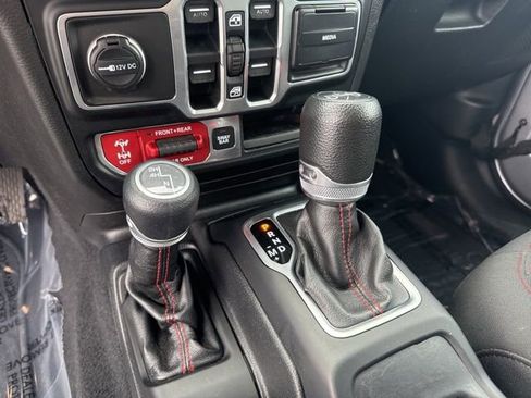 Used 2018 Jeep Wrangler Unlimited Rubicon w/ Steel Bumper Group AWD/4WD image 28