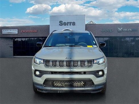 Used 2023 Jeep Compass Latitude image 2