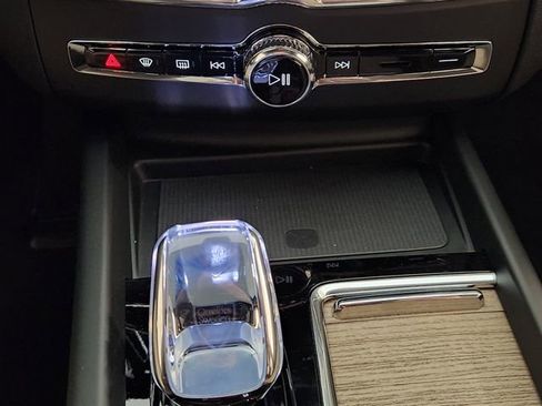 New 2026 Volvo XC60 B5 Plus w/ Protection Package Premier AWD/4WD image 19