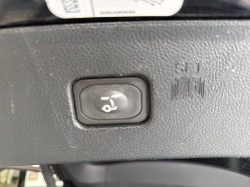 Used 2019 Ford Edge Titanium FWD image 20
