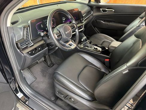 Used 2024 Kia Sportage EX image 2