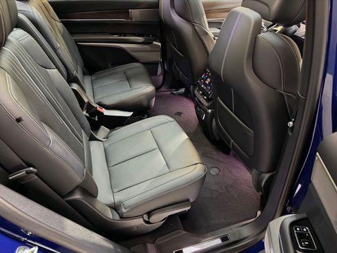 New 2026 Cadillac Vistiq Sport image 48